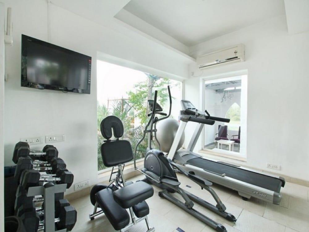Azzure By Spree Hotel กาลังกูติ ภายนอก รูปภาพ